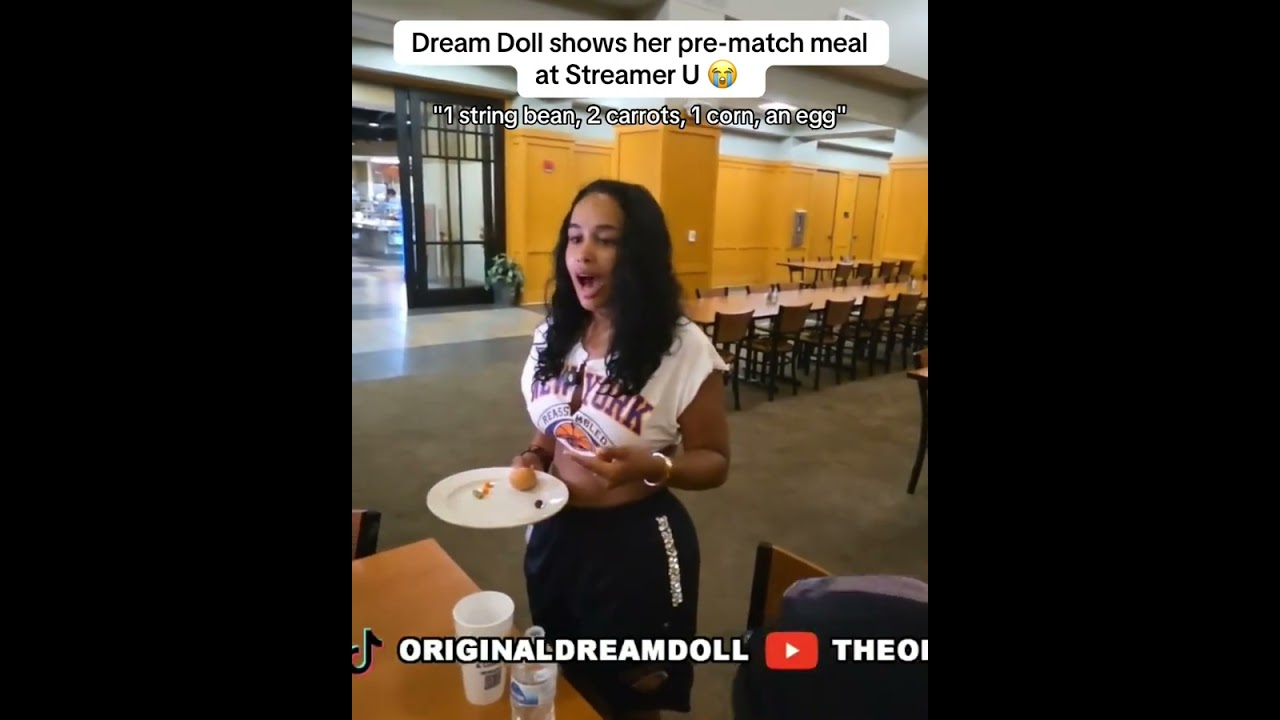 Gotta make sure she makes weight for her upcoming boxing fight 😂 (via Dream Doll/Twitch) thumbnail